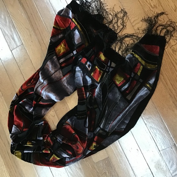 Shawl/wrap with fringe purchased in Venice - Picture 1 of 3